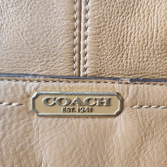 Coach Purse Brown Bag F23293 Pebble Leather Hobo Zip Closure Tan - Picture 2 of 16